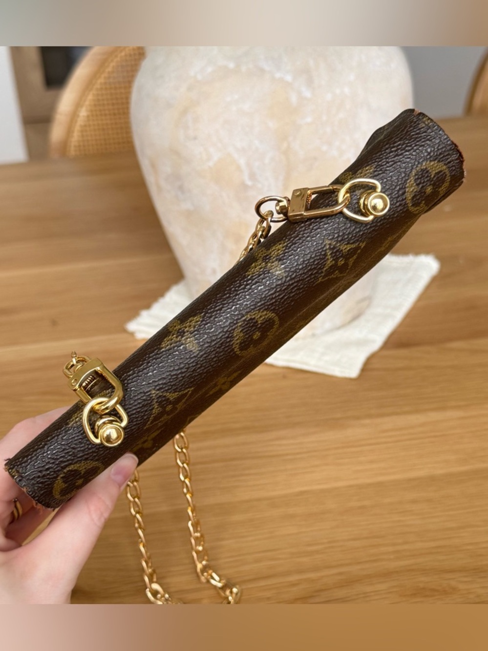 ✅AUTH✅Louis Vuitton Mono Sarah Wallet on a Chain - Picture 7 of 15